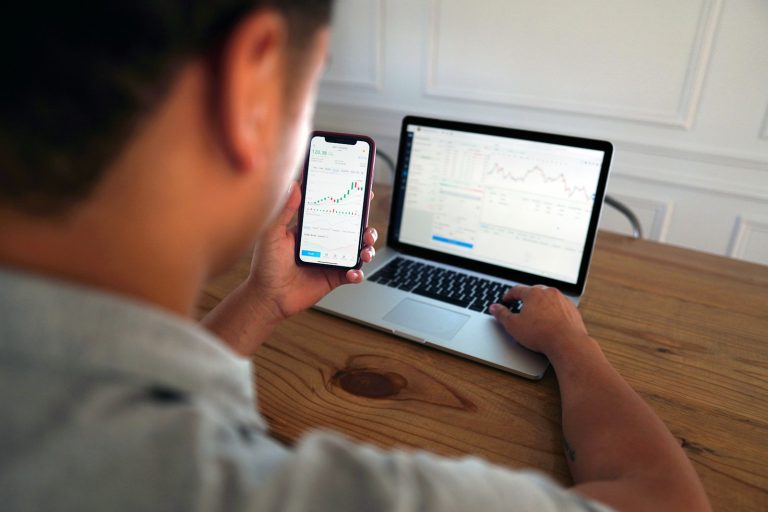 13 Investment Mistakes You Should Avoid if You Want to Retire Early