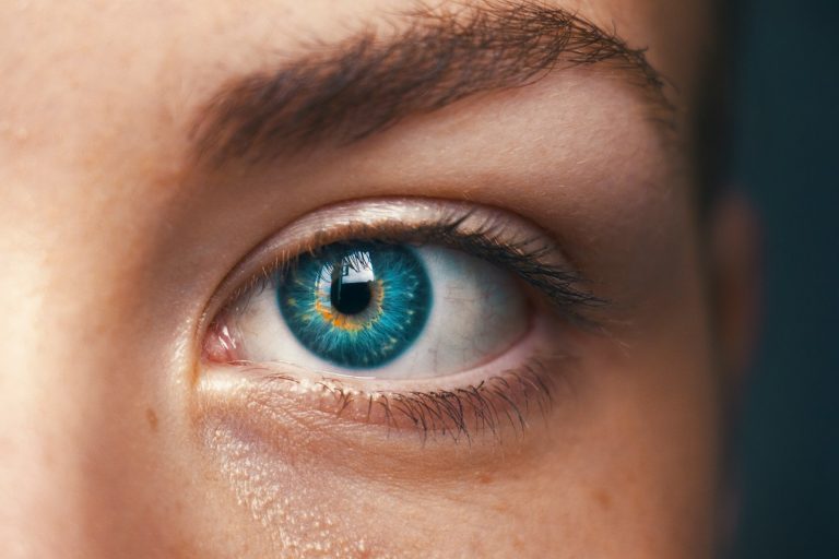 15 Eye Health Benefits of Reducing Screen Time