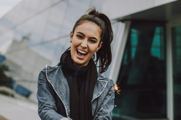 16 Things Happy People Never Do