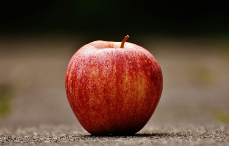 13 Best Health Benefits of Apples for Women