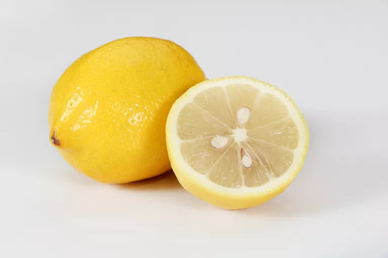 16 Surprising Benefits of Lemons for General Health