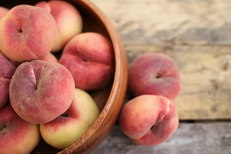 16 Best Health Benefits of Peaches for Men