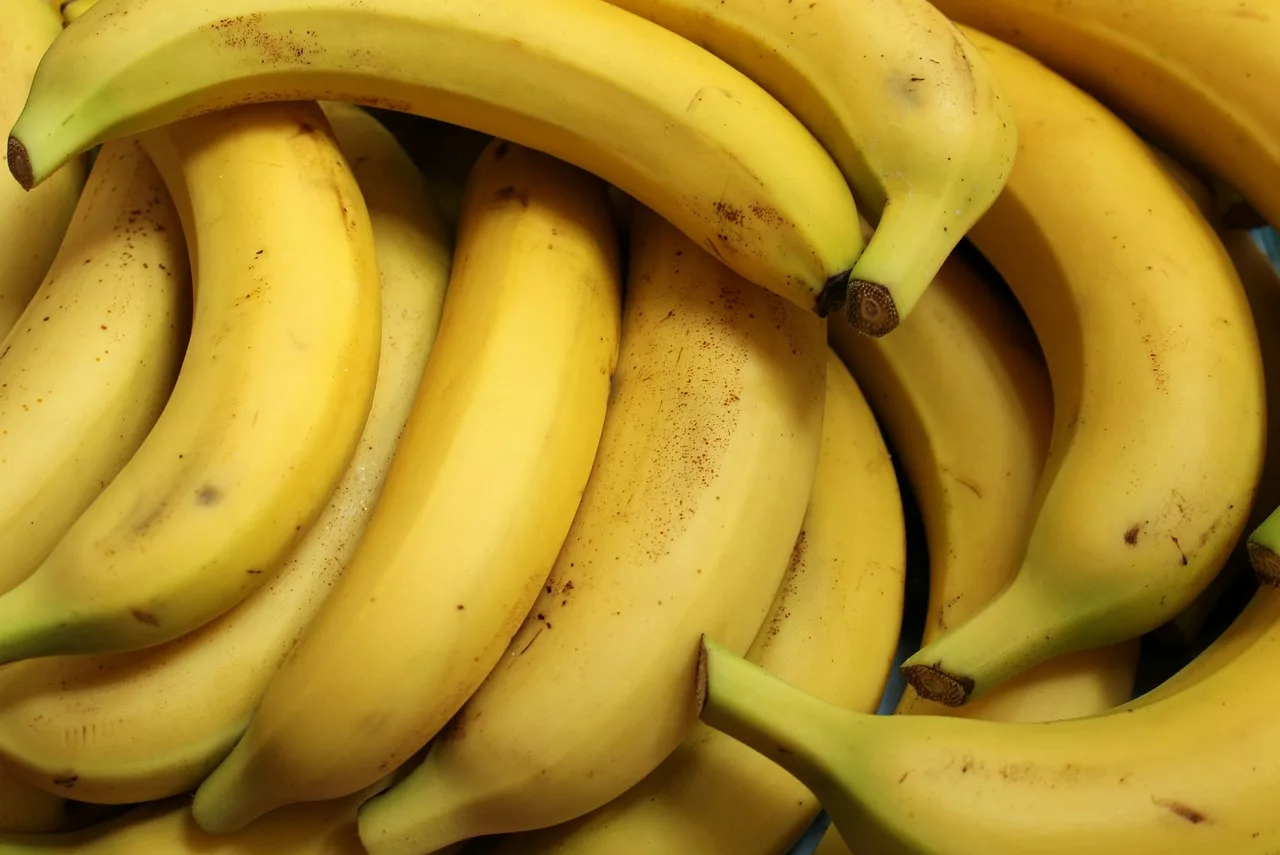 11 Best Health Benefits of Banana for Men 1 bananas, fruits, food