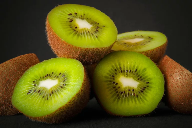 13 Best Benefits of Kiwi for General Health