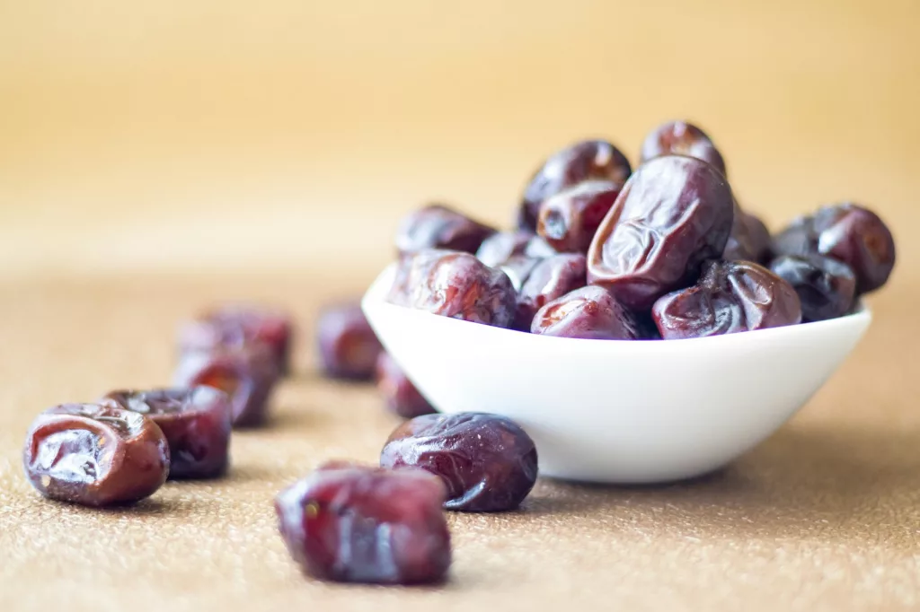 12 Best Health Benefits of Dates for Men