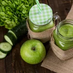 17 Benefits of Green Juice for People with Chronic Conditions