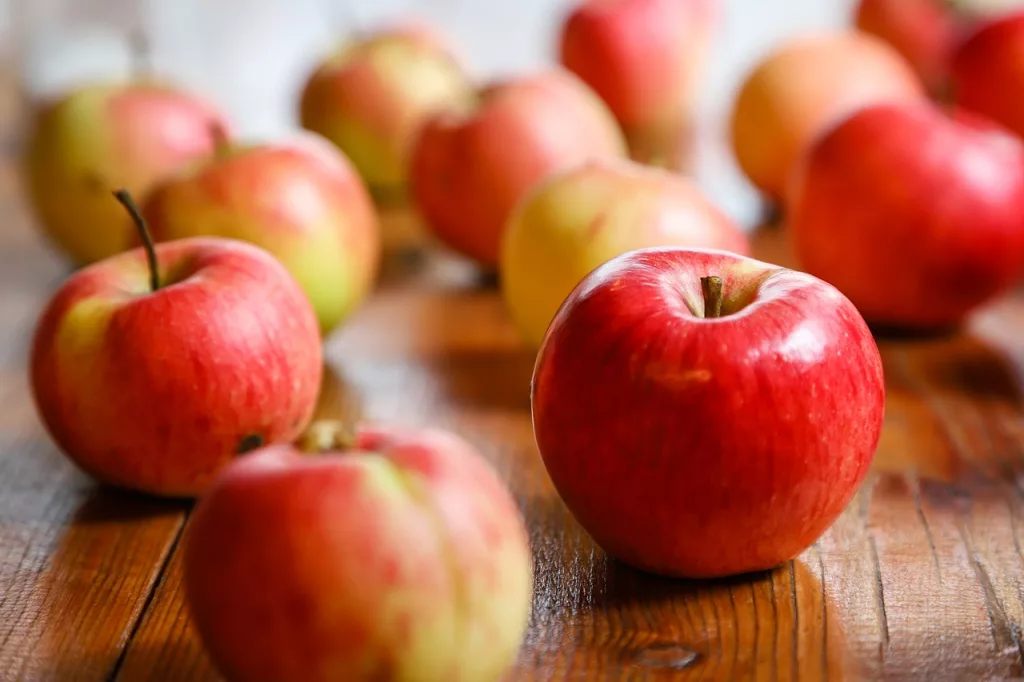 13 Best Health Benefits of Apple for Men