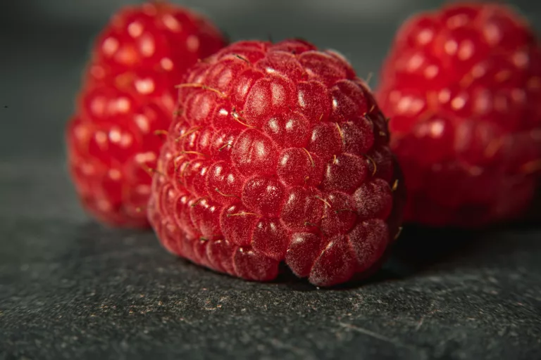 13 Best Health Benefits of Raspberries for Men