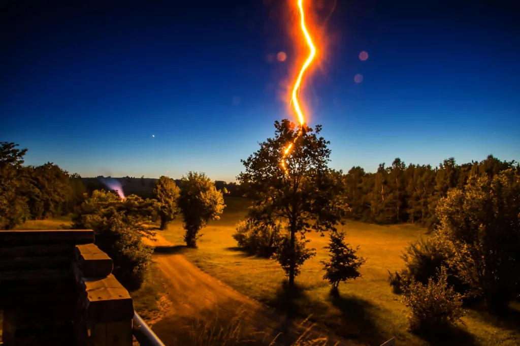 Earthquake Lightning: The Science Behind the Strange Flashes Before a Quake 1 Earthquake Lightning: The Science Behind the Strange Flashes Before a Quake