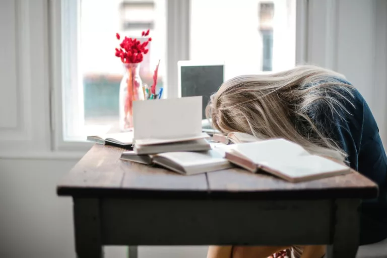 How to Overcome Procrastination and Get Rid of Distractions