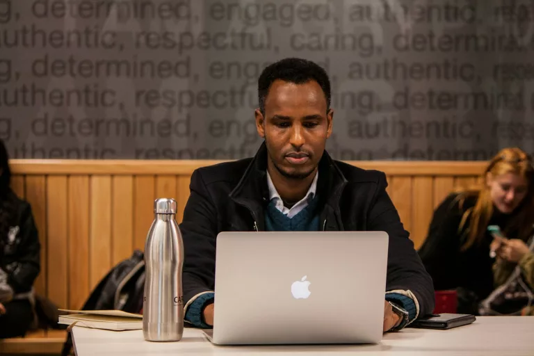 How to Create Online Courses: 20 Essential Tips for Beginners