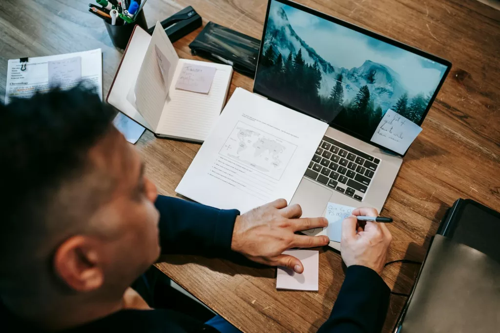 How to Build a Side Hustle While Working Full-Time 1 How to Build a Side Hustle While Working Full-Time