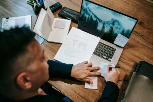 How to Build a Side Hustle While Working Full-Time