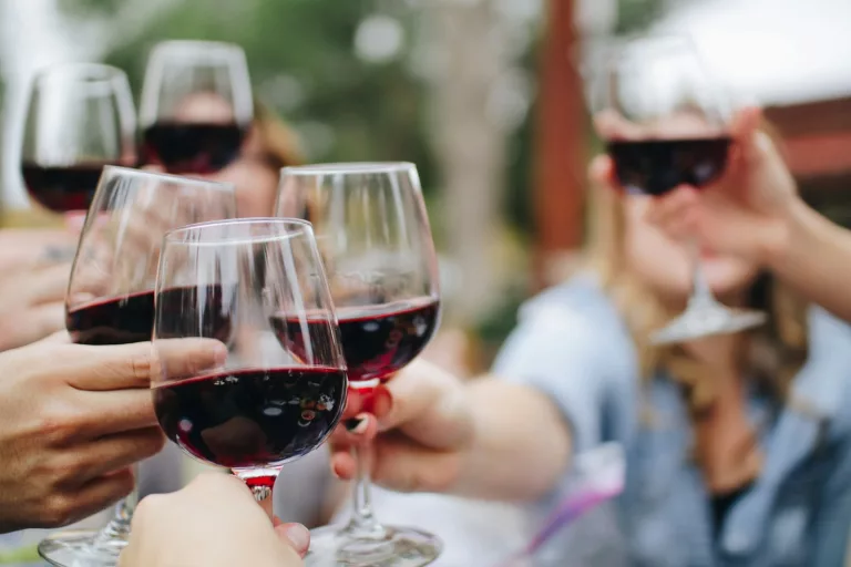 14 Remarkable Health Benefits of Red Wine You Should Know