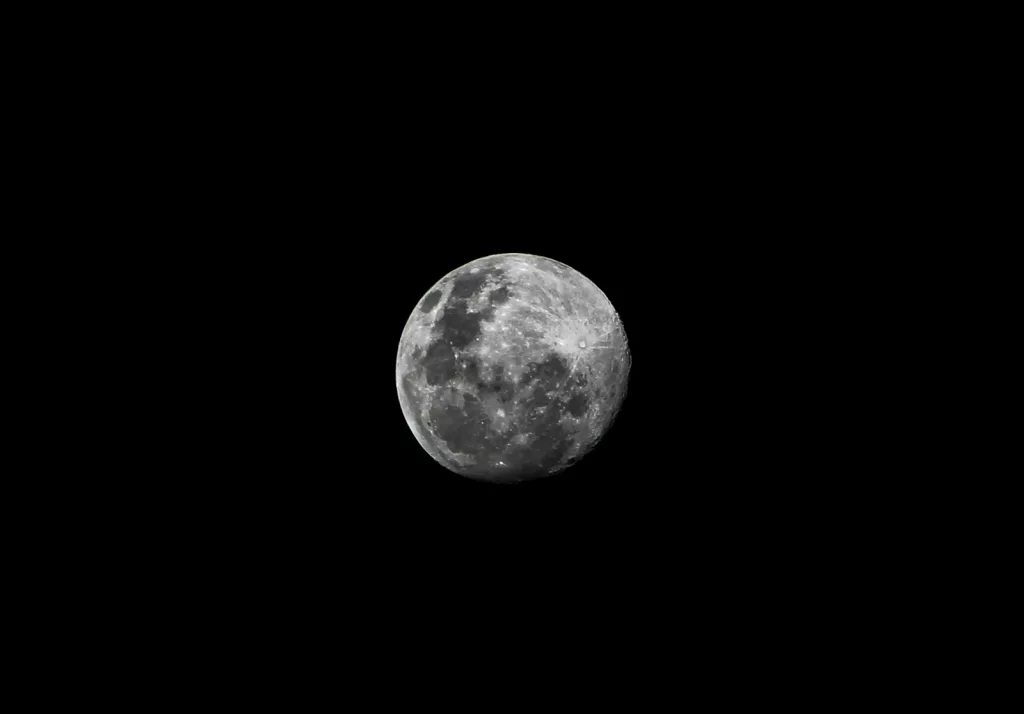The Moon's Dark Side: What Lies Beyond Our View? 1 The Moon’s Dark Side: What Lies Beyond Our View?