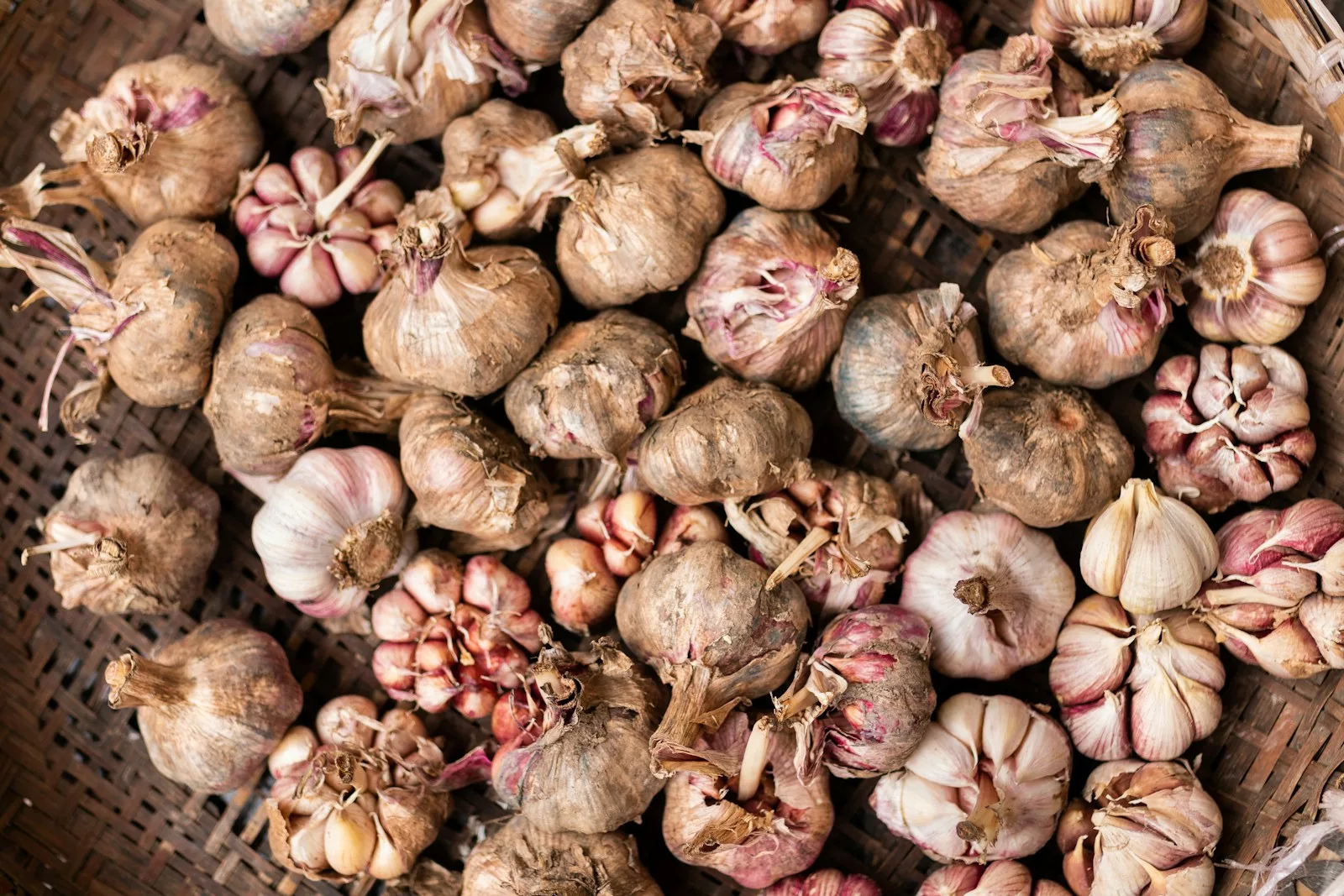 22 Foods That Support Liver Health 1 garlic lot