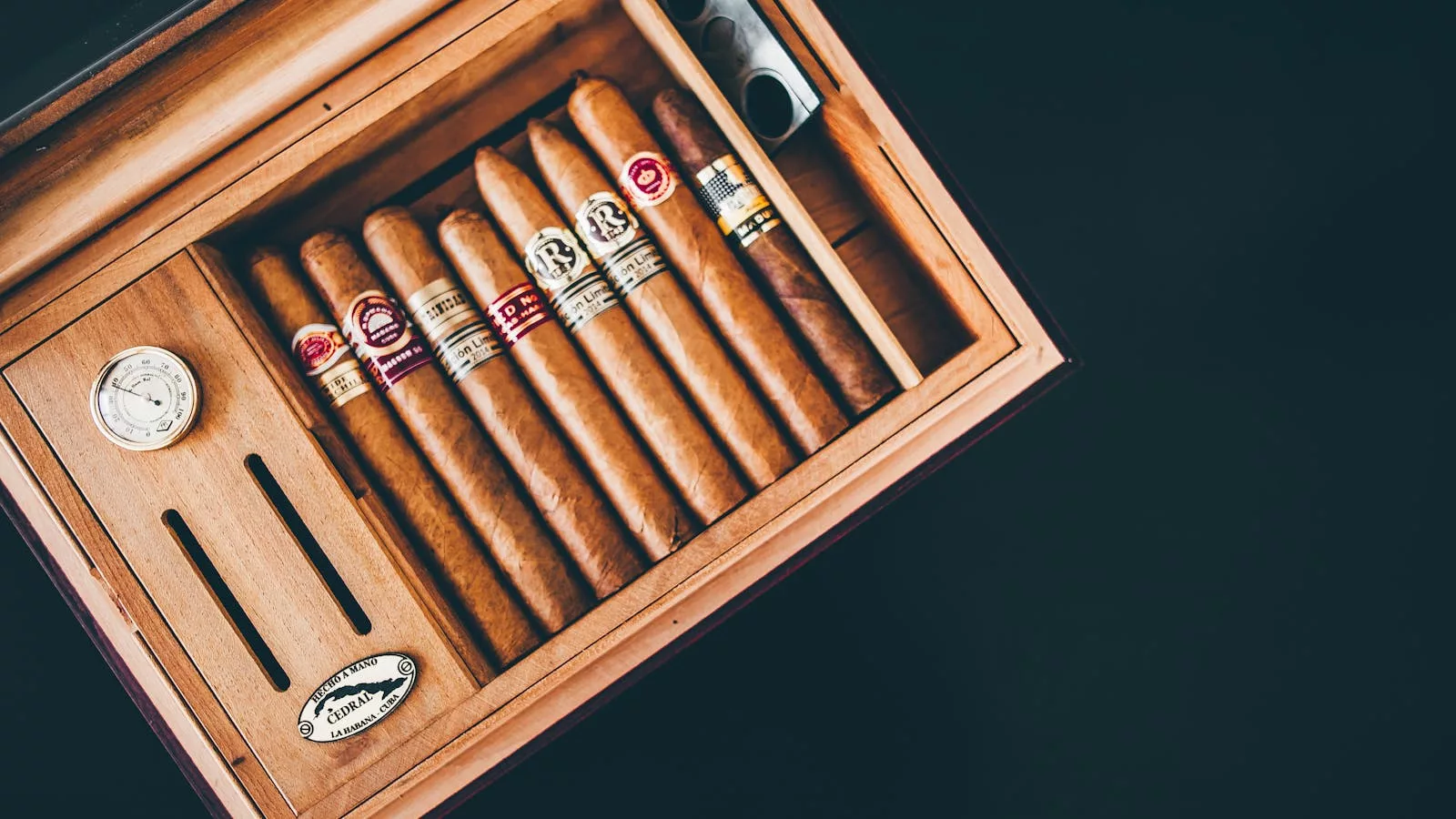 Cigars vs. Cigarettes: What's the Difference? 1 cigars vs cigarettes