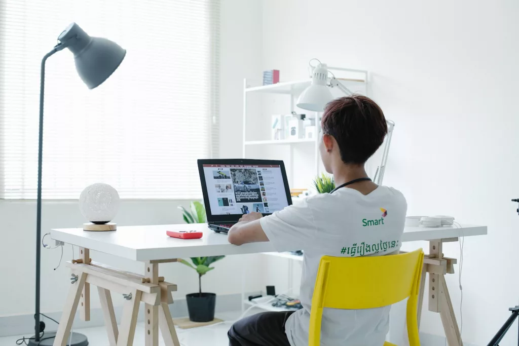 How to Combat Loneliness and Isolation When Working from Home