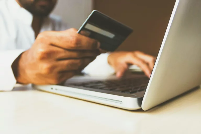 15 Essential Tips for Using Credit Cards Wisely